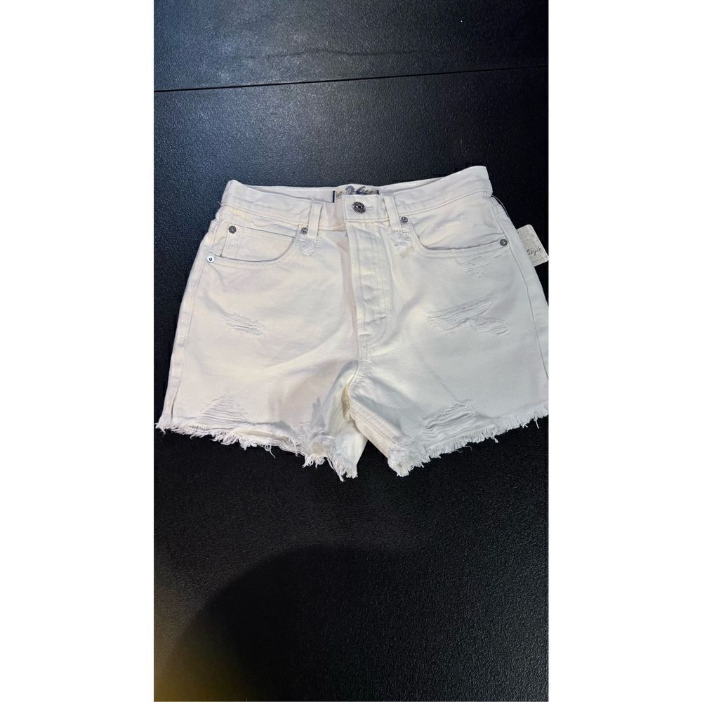 WE THE FREE WOMENS WHITE BUTTON FLY DISTRESSED SHORTS SZ 26 NEW P1-54